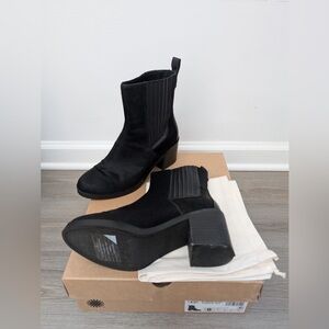 Uggs Camden Exotic Boots black